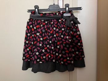 Jupe courte Shiny / Gémo 4/6 ans (1€80)