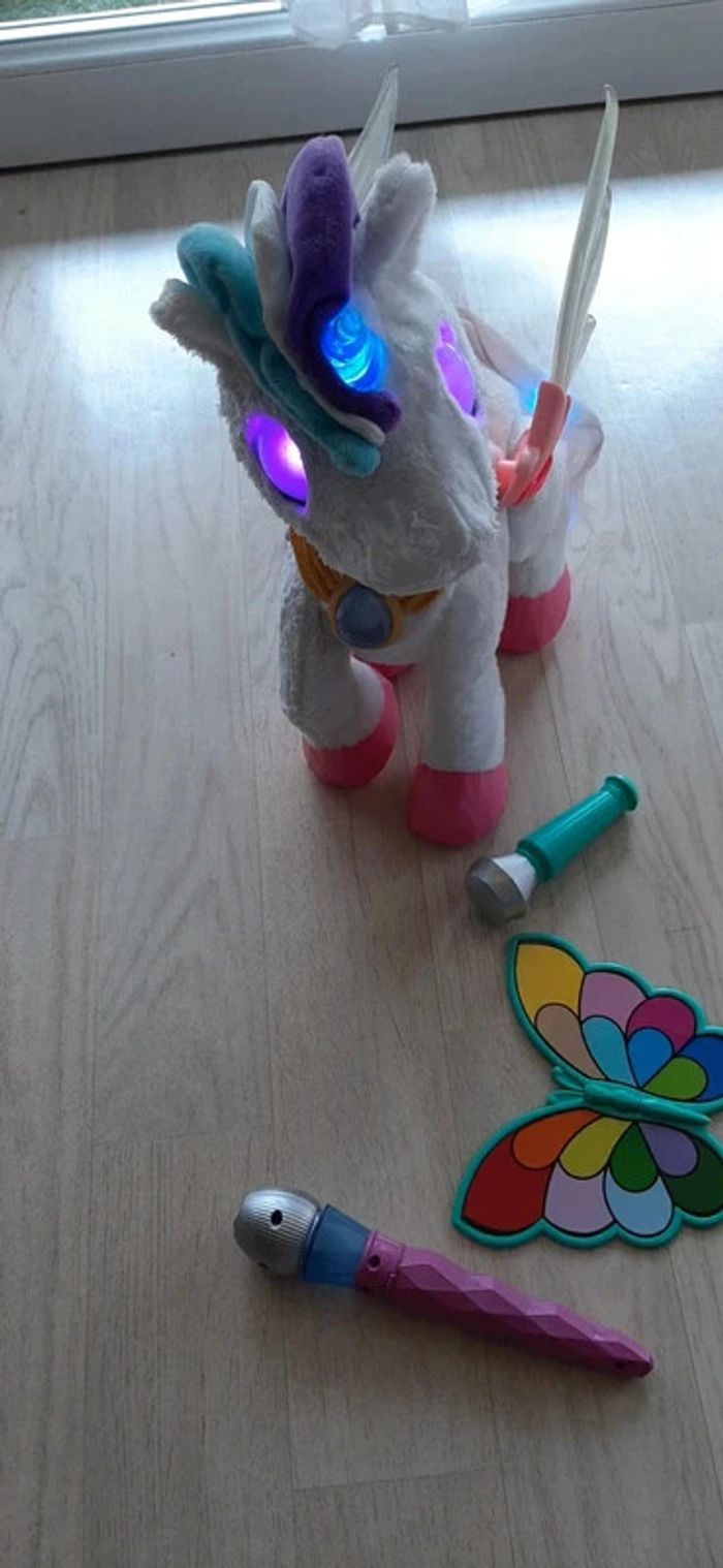 Peluche interactive Mila ma licorne maquillage magique - photo numéro 3