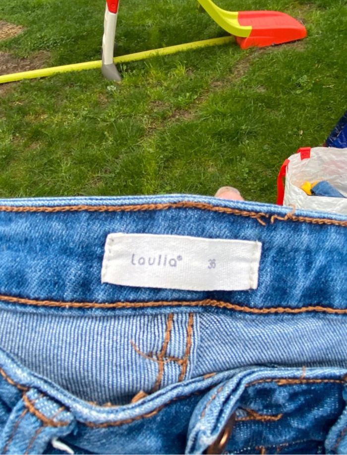 Jeans trouée - photo numéro 3