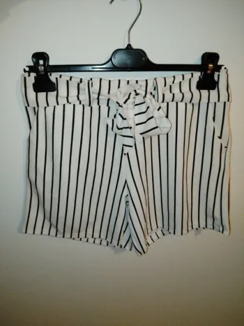 Short blanc à rayures femme