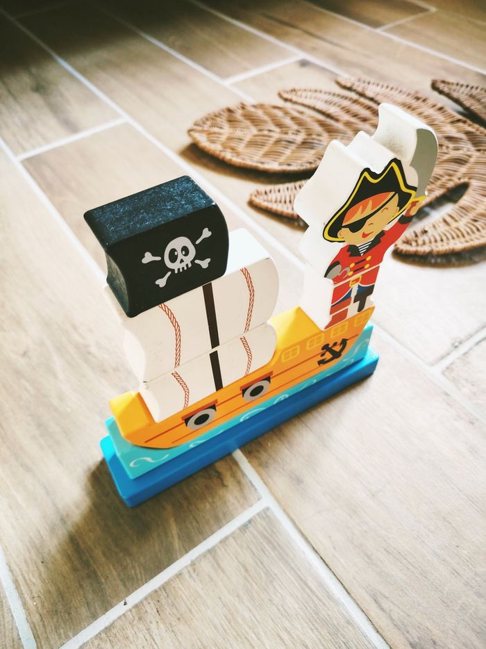 🦜Puzzle 3D magnétique/ aimanté Pirate et bateau en bois marque Ulysse - photo numéro 2