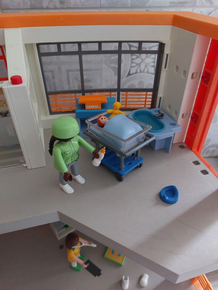 Hopital  playmobil très non état - photo numéro 5