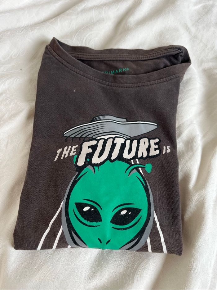 T-shirt Primark noir OVNI extra-terrestre 6A TBE - photo numéro 5