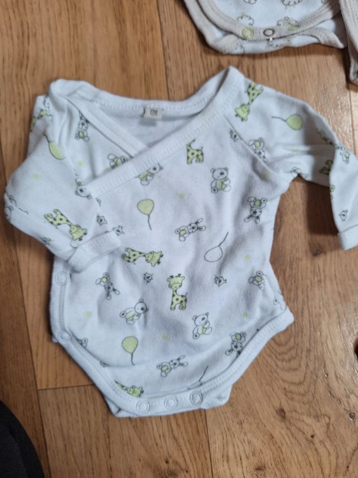 Lot de 6 bodies taille 0mois - photo numéro 5