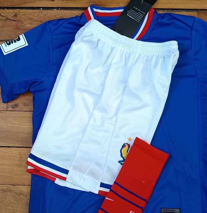 Kit Football France taille 14 ans modèle Mbappé - photo numéro 3