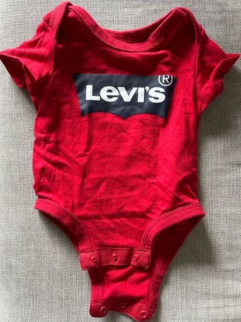 Body levi’s rouge 3 mois
