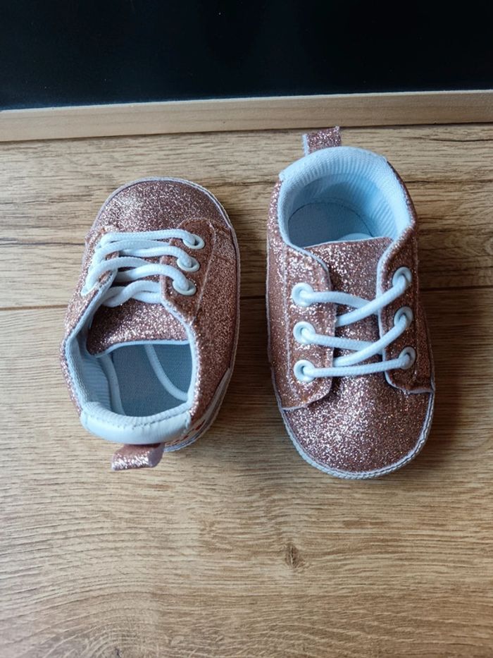 Basket chaussons pailletés taille 19 - photo numéro 3