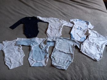 Bodys Taille 1 et 3 Mois