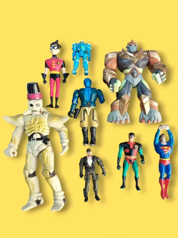 Lot figurines variées – Superman, Robin, Gormiti, Power Rangers, Biometal Mutant, GI Joe
