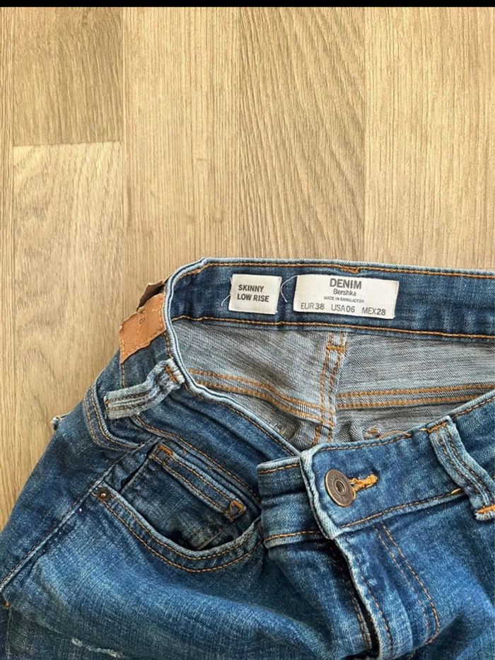 Très beau pantalon jeans destroy taille 38 - photo numéro 3