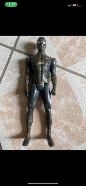 Figurine spider man titan hero explorer