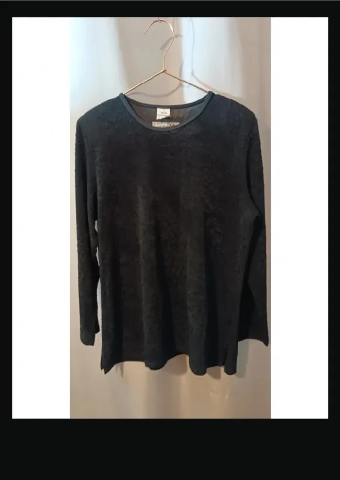 Haut tee shirt imitation dentelle