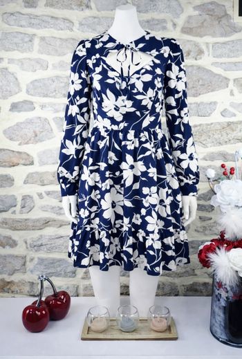 Robe éclat florale marine aux fleurs blanches femme taille 52 marque Asos 🪷 