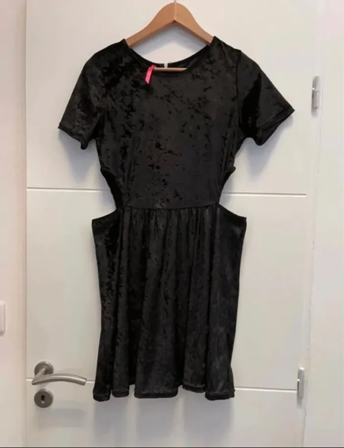 Superbe Robe en velours Collab 3 Suisses X Coeur de pirate 🌸 - photo numéro 10