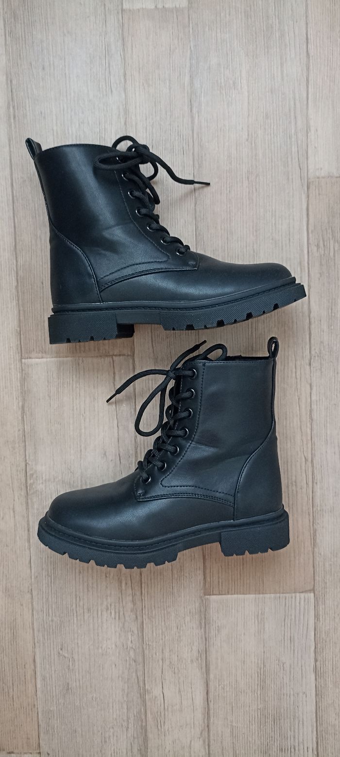 Bottines a lacets neuve avec étiquette Besson - photo numéro 4