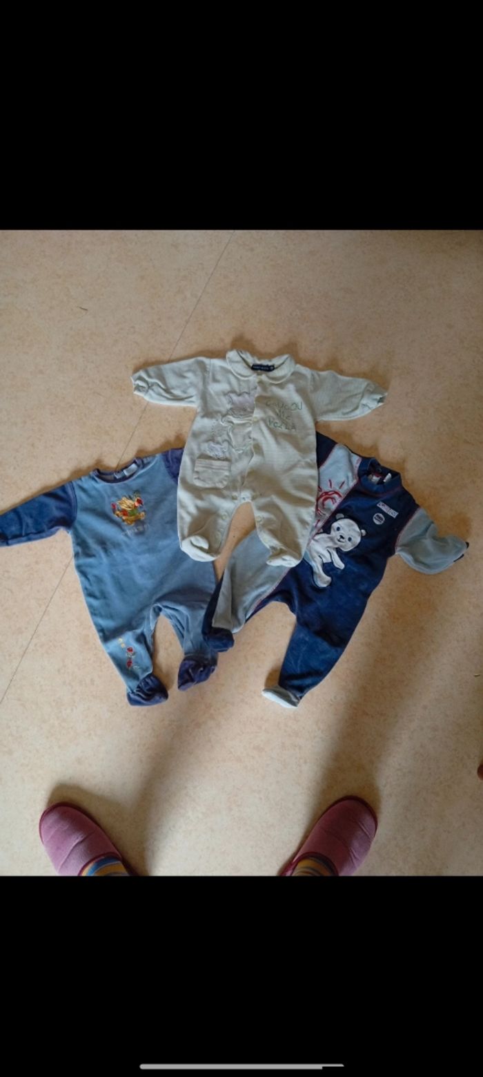 Lot de 3 pyjamas taille 6 mois