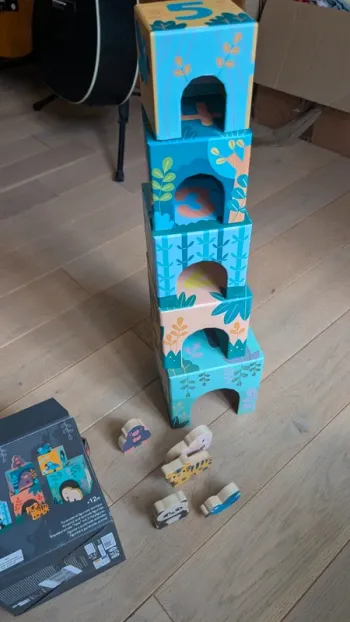 Jeux pyramide et figurines animaux janod