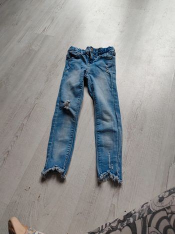 Jean effet déchiré taille 5 ans