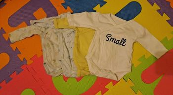 Lot 4 bodies manches longues, taille naissance (50 cm)