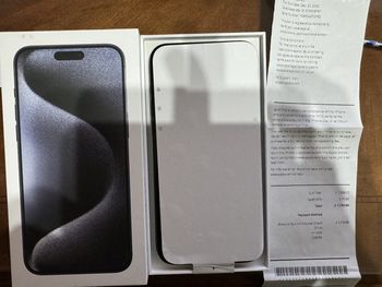 iPhone 15 Pro Max 512 Go (débloqué en usine) + Apple Watch Ultra 49 mm lot
