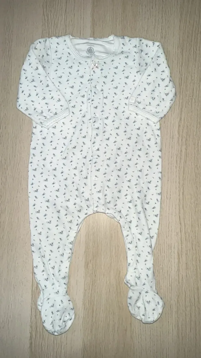 Vend body pyjama avec motif fleuries marque petit bateau taille 12 mois en très bonne état