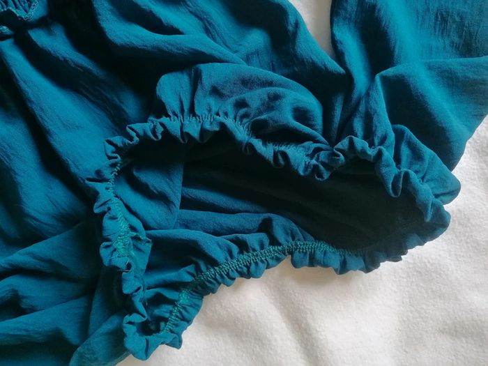 T-shirt bleu roi épaule dénudé - photo numéro 5