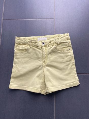 Short fille 7 ans neuf in extenso