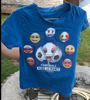 Tshirt emoji
