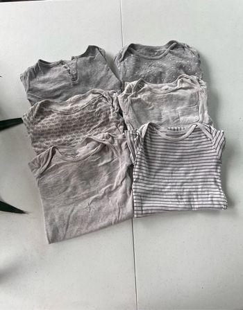 Lot de bodies carter’s Très bon état  Taille 24 mois ans   Prix que sur les lots         #bebefille6mois   #bebegarcon #naissance #naissancegarcon #nourrisson #maternité #sacfemme #grossesse #ensemblebebe #prixnegociable #prixlots #chauffebiberon #éveil #