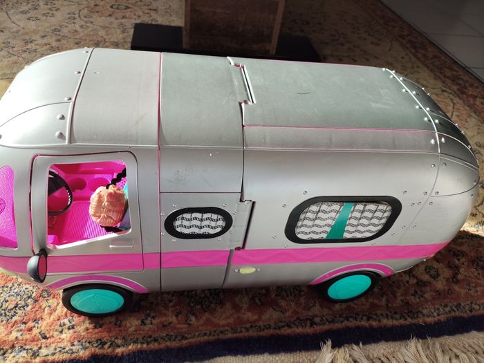 Camping car L.O.L surprise