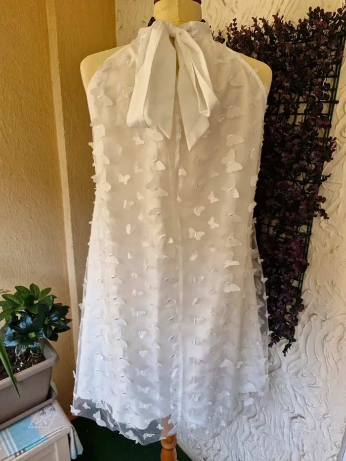 👗 Robe élégante à papillons en relief 🦋 - photo numéro 3
