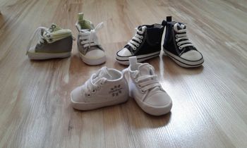 Lot de chaussures bébé