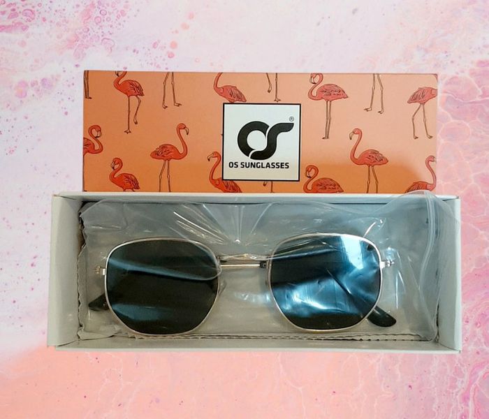Lunettes de soleil neuves pour femme