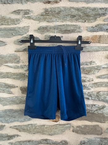 Short de foot taille 7,8 ans neuf
