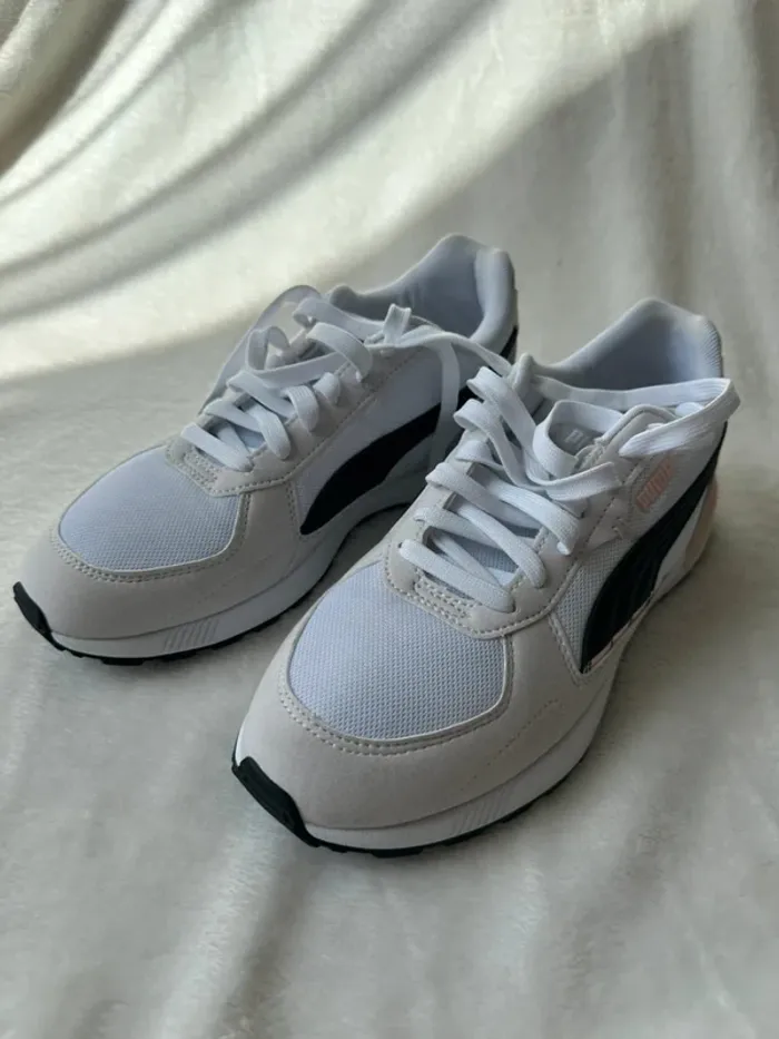 Puma baskets neuves femme taille 40 – Sneakers blanches et noires