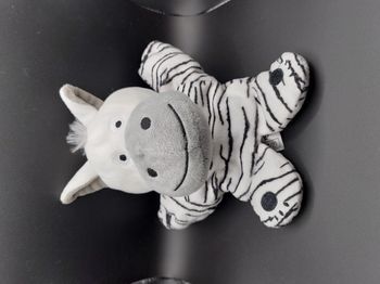 Peluche doudou marionnette zèbre savane blanc noir gris MAISONS DU MONDE MDM