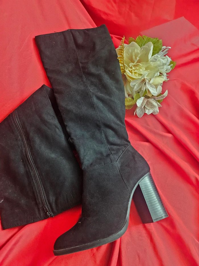 Bottes a talons noire effet daim, Primark, pointure 40 - photo numéro 3