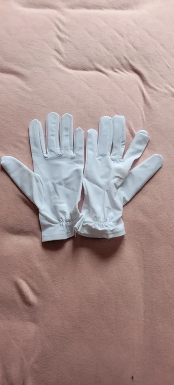 Gants blancs - photo numéro 2
