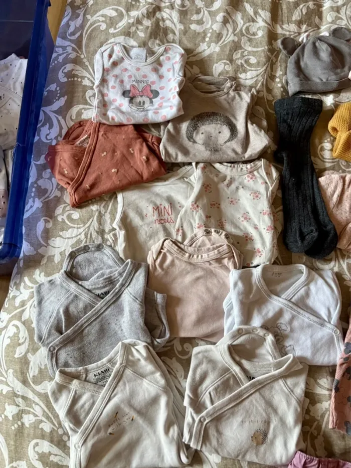 Lot vêtements bébé - taille 1 mois - photo numéro 2