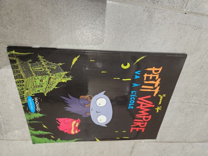 BD souple enfant : Petit vampire va à l'école