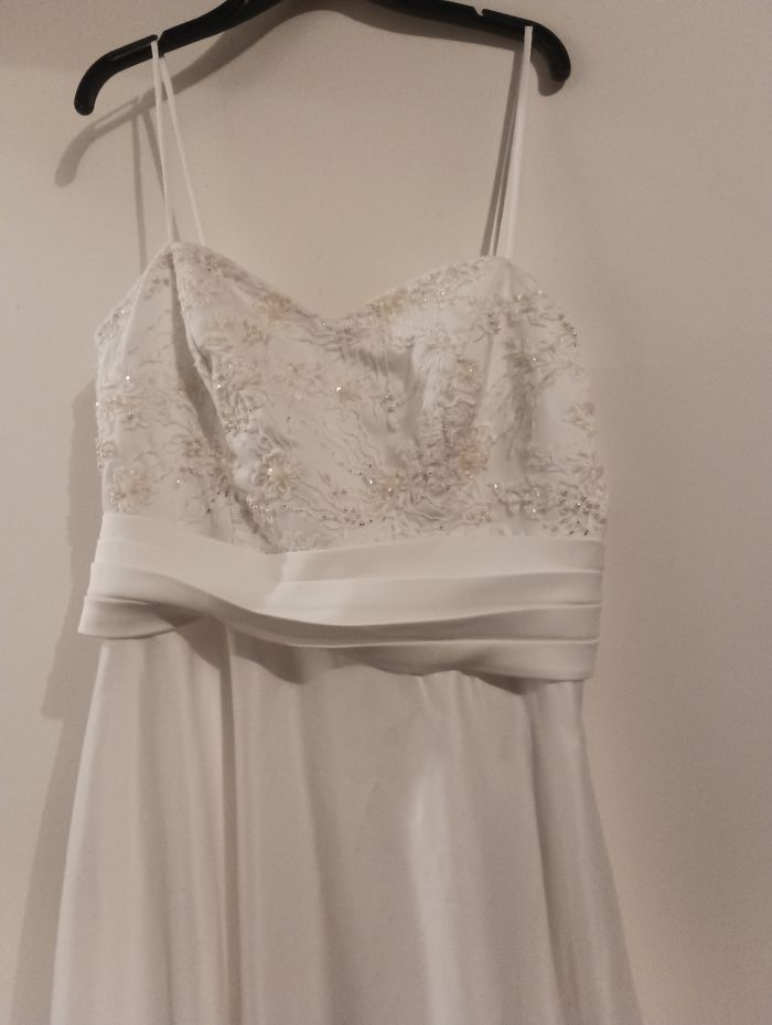 Bonjour je vends une robe de mariage taille 44 - photo numéro 4