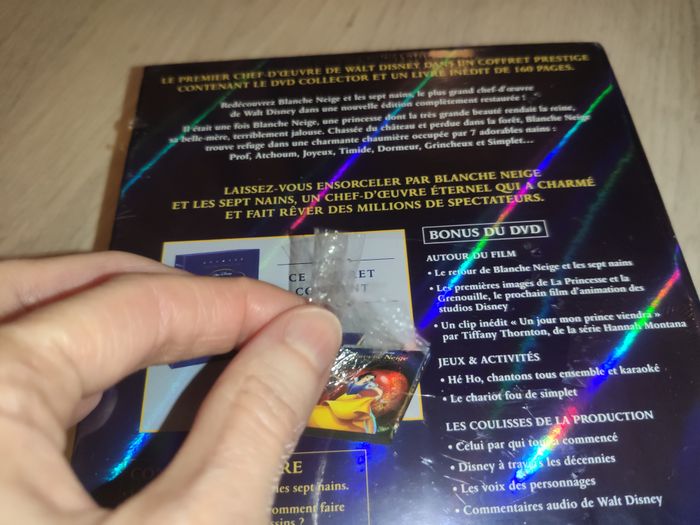 Coffret prestige 2 DVD + livre Disney Blanche-Neige sous blister - photo numéro 4