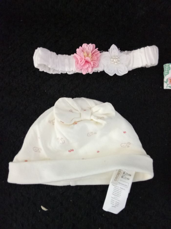 Lot bonnets et accessoires - photo numéro 3