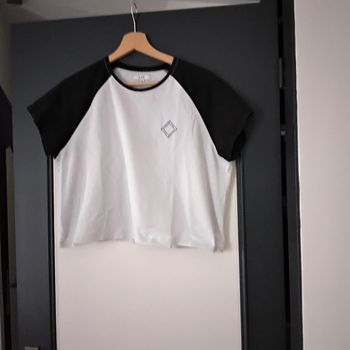 Tee shirt court femme taille M La Halle