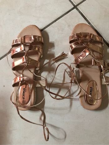 sandale T40 à lacets