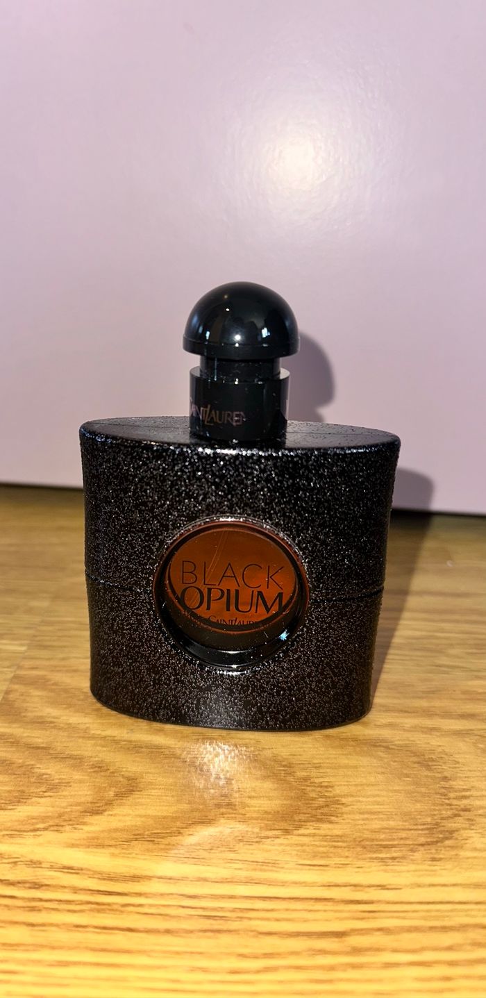 Lot 3 produits Yves Saint Laurent Black Opium - Parfum + crème pour les mains - photo numéro 4