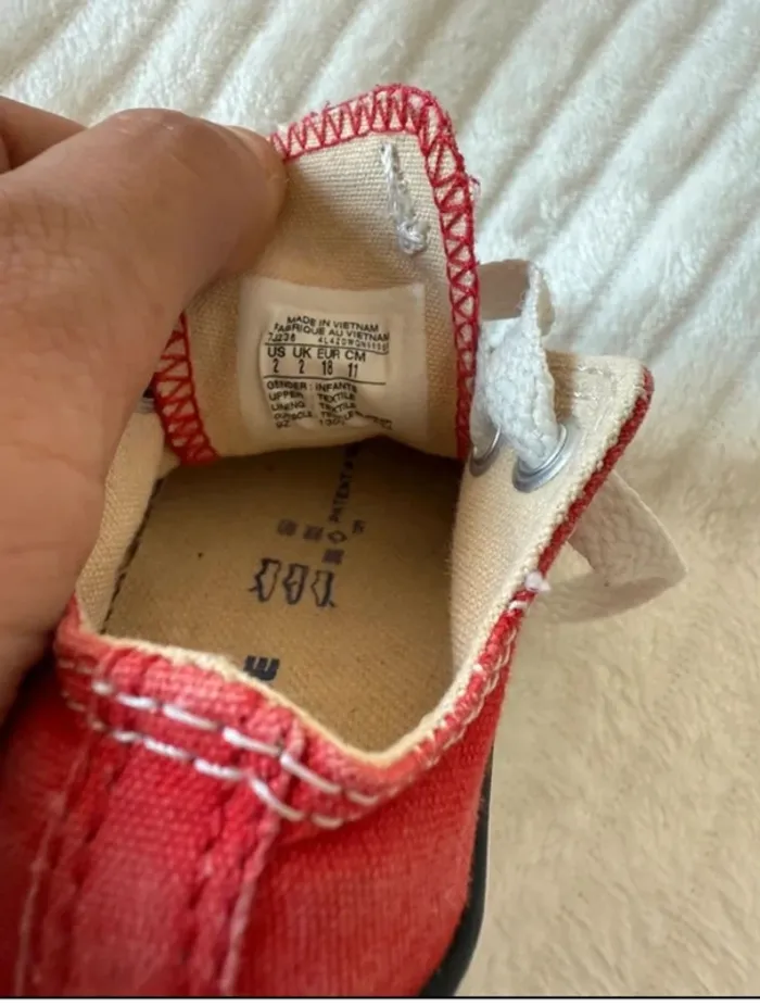 Baskets Converse bébé rouges taille 18 - photo numéro 5