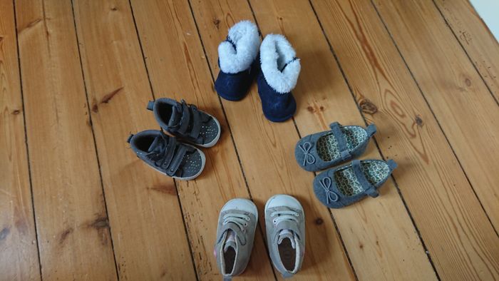 Lot chaussures bébé