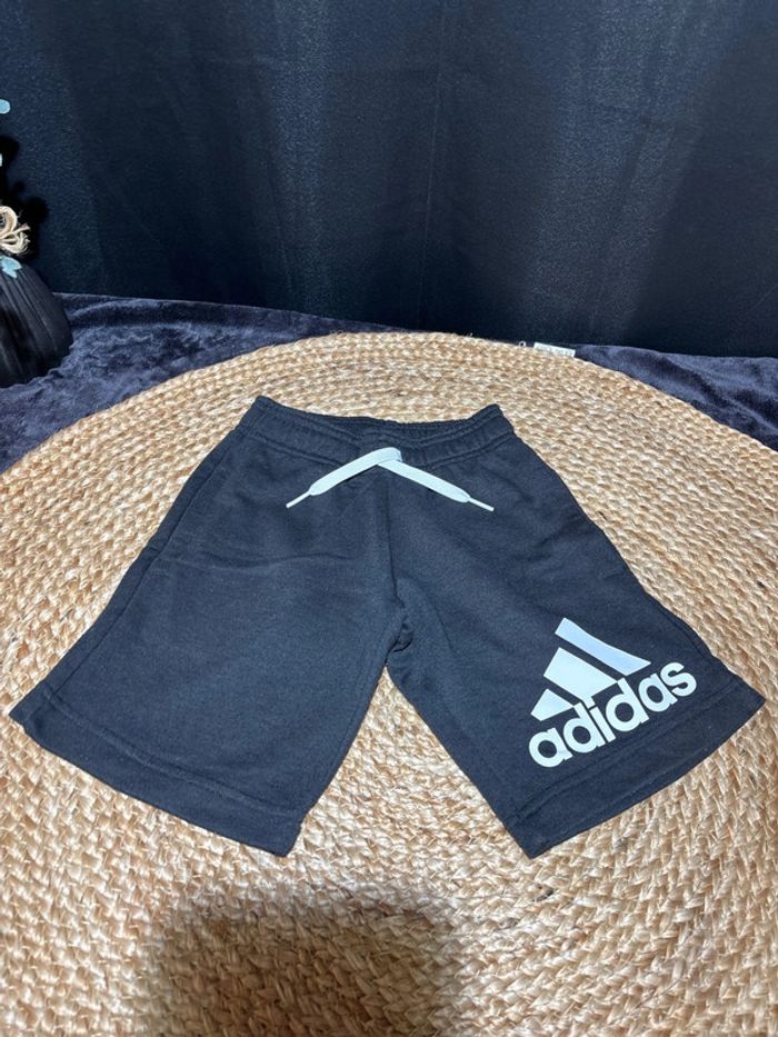 Short Adidas garçon taille 4/5ans - photo numéro 2