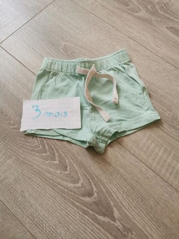 Short vert kiabi 3 mois